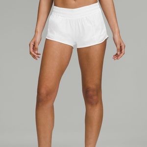 NEVER WORN white LULULEMON HOTTY HOT 2.5 inch size 8